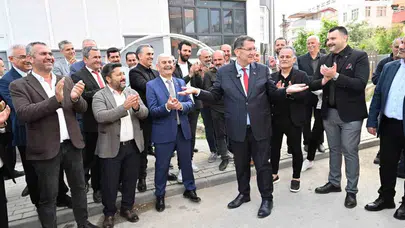 Koltuk sevdasıyla değil hizmet aşkıyla yola çıktılar: Antalya esnafında birlik mesajı