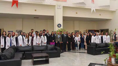 Geleceğin eczane teknikerleri ilk adımı attı: BŞEÜ'de beyaz önlük heyecanı