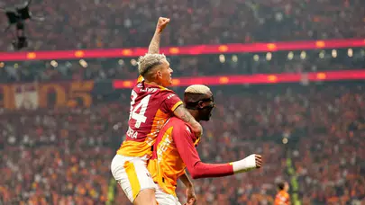 Küçük dev adam sahneye çıktı: Derbide ağları sarsan Lucas Torreira istatistiklerini geliştirdi