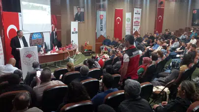 Salihli’de üreticinin yüzü güldü: Hem yeni teknikleri öğrendiler hem de ödülleri kaptılar