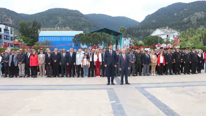 Fethiye’de bayram coşkusu: Minikler Ata’nın huzurunda buluştu