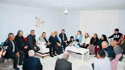 Malatya’da mesai saati yok: Milletvekili Ölmeztoprak hem sahada hem gönüllerde