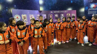 Yıldızlara dokunmak artık hayal değil: Kağıthane’nin küçük astronotları uzayın derinliklerini keşfediyor