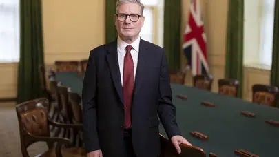 İngiltere’de Epstein skandalı: Başbakan Starmer’dan "Mandelson" itirafı ve özür