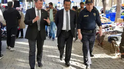 Burhaniye’de pazar mesaisi: Kaymakam Atilla esnafın nabzını tuttu
