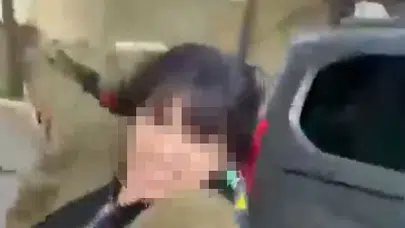 Esenyurt’ta çocuk kavgası: Eski eşine kaskla saldırdığı anlar kamerada