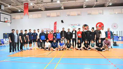 Yeşilyurt’ta ayak tenisi rüzgarı: 70 bin liralık ödül için kıyasıya rekabet