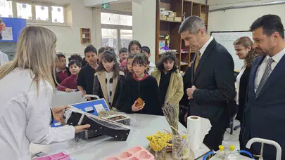 Çöpe giden yağlar geleceğe ışık oldu: Minik ellerden doğa dostu üretim