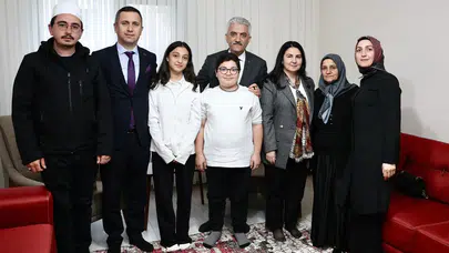 Düzce'de vefa ziyareti: Vali Makas şehit evinde dualarla ağırlandı