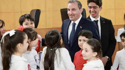 Sultanbeyli'de koltuklar miniklere emanet: Çocuk Meclisi'nden yerel yönetime tam not