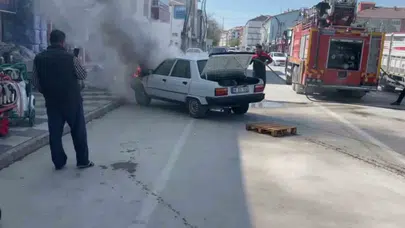 Seyir halindeki otomobil alev topuna döndü: Sürücünün soğukkanlılığı faciayı önledi