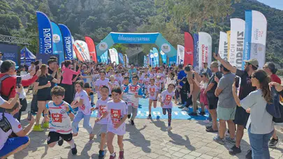 Fethiye’de minik adımlar bayram coşkusuyla birleşti: Babadağ’da 150 çocuk aynı anda start aldı