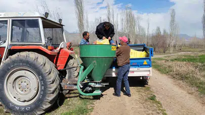 Erzincan’da hayvancılığa bahar dopingi: Meralar verim için gübreleniyor