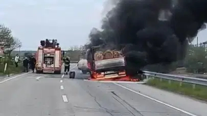 Samsun yolunda dehşet anları: Tomruk yüklü kamyon alev topuna döndü