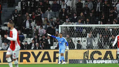 Beşiktaş'ta eldivenler emin ellerde: Devis Vasquez siftah yaptı