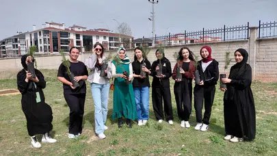 Geleceğe nefes oldular: Kütahyalı öğrencilerden okul bahçesine yeşil imza