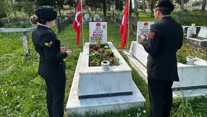 Vefa dolu ziyaret: Kahraman Uzman Onbaşı Murat Demir kabri başında anıldı