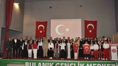Bulanık’ta çocukların bayram coşkusu: Meydanlar renkli görüntülere sahne oldu