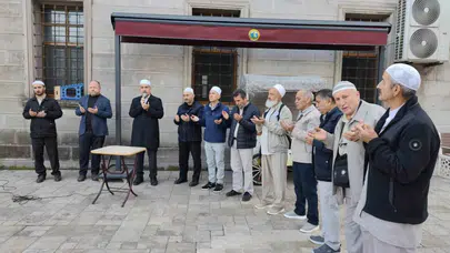 Alaplı’da kutsal yolculuk heyecanı: 31 hacı adayı gözyaşları ve dualarla uğurlandı