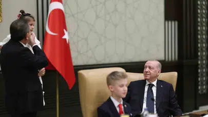 Külliye’de 23 Nisan heyecanı: Cumhurbaşkanlığı koltuğuna küçük Civan oturdu