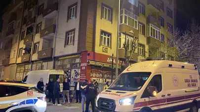 Trafikte gerilim tavan yaptı: Taksiye tekme tokat saldıran yaya hastanelik oldu