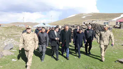 Patnos sarsıldı, devlet anında sahaya indi: Vali Bozkurt deprem bölgesinde yaraları sarıyor