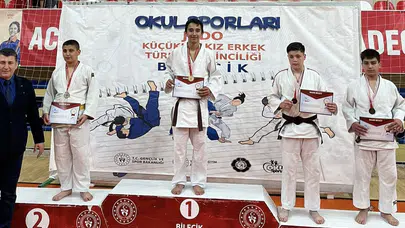 Manisa’nın gururu minderde parladı: Alp Canıtez Türkiye’nin zirvesine yerleşti