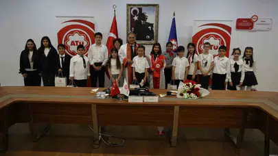 Rektörlük koltuğunda 23 Nisan heyecanı: Minik öğrenciler üniversiteyi yönetti