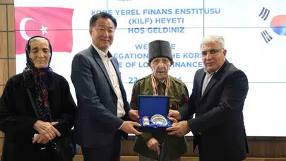 Bağcılar’da duygusal anlar: Koreli heyet karşısında 97 yaşındaki kahramanı görünce gözlerine inanamadı