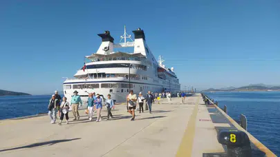 Ege'nin incisi Bodrum'a dev misafir: Lüks gemi rotasını buraya çevirdi