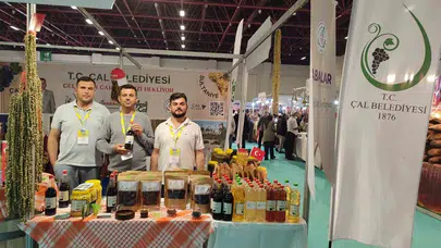 Çal’ın bereketi Antalya’da görücüye çıktı: Yöresel lezzetler fuarın yıldızı oldu