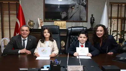 Şehzadeler’de 23 Nisan coşkusu: Başkan koltuğu minik eş başkanlara emanet