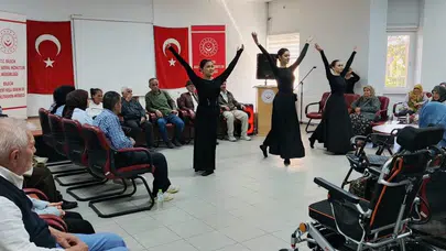 Bilecik'te huzurevi sakinlerine Kafkas rüzgarı: Gençler büyükleriyle buluştu