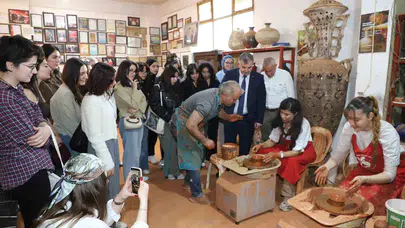 Tarihin izini süren gençler Menemen’de buluştu: 8 bin yıllık miras uygulamalı ders oldu