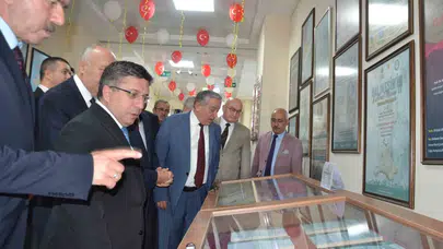 Çizgileriyle gönüllere dokunan usta isme büyük onur: BAÜN İlahiyat’ta Hasan Aycın izleri