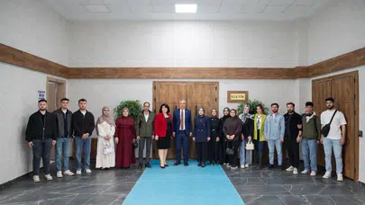 Tarihin izini İstanbul’da sürdüler: Genç tarihçilerden Rektör Levent’e anlamlı ziyaret