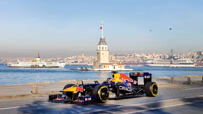 İstanbul sokaklarında Formula 1 rüzgarı: Yuki Tsunoda'ya geleneksel Türk uğurlaması