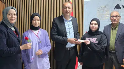 Öğretmenlere şiddete Kütahya'dan zarif yanıt: Gül ve çikolatayla vefa dersi verdiler