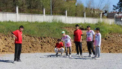 Düzce’de bocce heyecanı zirveye ulaştı: Pakmaya Ortaokulu rakiplerini devirerek şampiyonluk kupasını kaldırdı