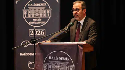 Mehmet Kasapoğlu'ndan gençlere demokrasi dersi: Tahammül ve istişare vurgusu