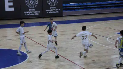 Sahada ter döken geleceğin yıldızları: Düzce’de sporun nabzı bu turnuvada atıyor
