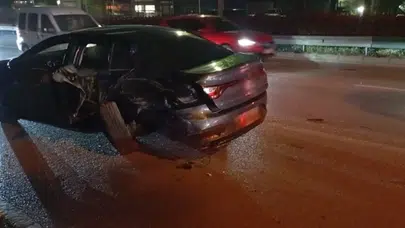 Bursa’da gece yarısı dehşeti: İki otomobil çarpıştı, araçlardan biri ters döndü