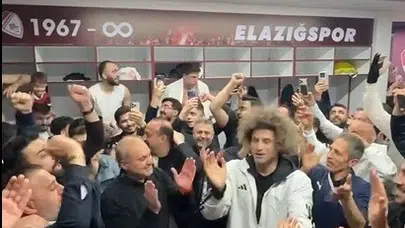 Elazığ’da şampiyonluk ateşini yaktılar: Soyunma odasında davullu zurnalı kutlama