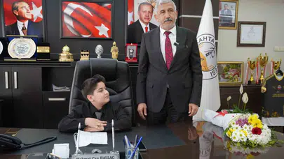 Kahta’da koltuk 10 yaşındaki başkana emanet: İlk icraatı kantin denetimi oldu