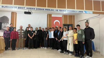 Burhaniye’de bilgi rüzgarları esti: Gençler hem öğrendi hem yarıştı