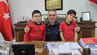 Minik yürekler komutanlık koltuğunda: Yozgat'ta 23 Nisan coşkusu jandarma karargahına taşındı