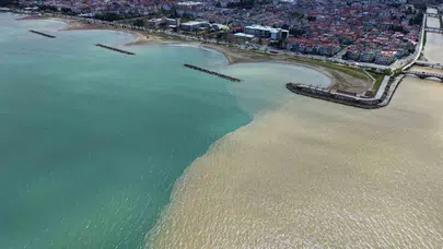 Karadeniz’de şaşırtan değişim: Masmavi sular çamura bulandı