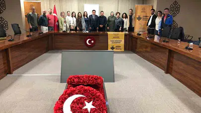 Köklerimizden geleceğe uzanan köprü: Türk dünyasının kadim gelenekleri Balıkesir’de masaya yatırıldı