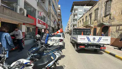 Kaldırımı panayıra çeviren esnafa zabıta engeli: Israrlar sonuç vermedi, malzemeler toplandı