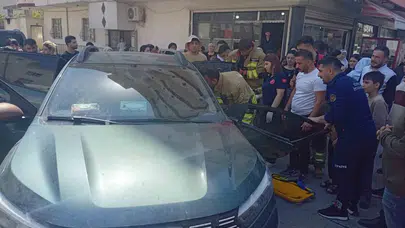 Cizre'de korku dolu anlar: Hurdaya dönen otomobilde sıkışan kadın sürücüyü itfaiye kurtardı